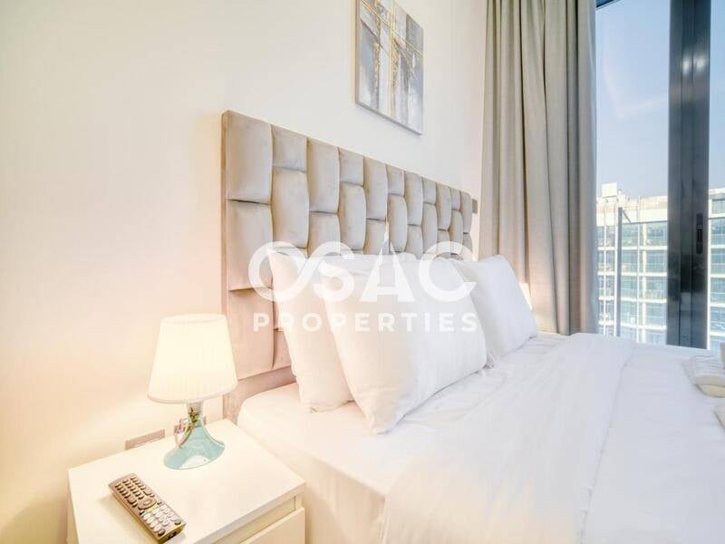 Spacious Studio | Upgraded | Fully Furnished - 4