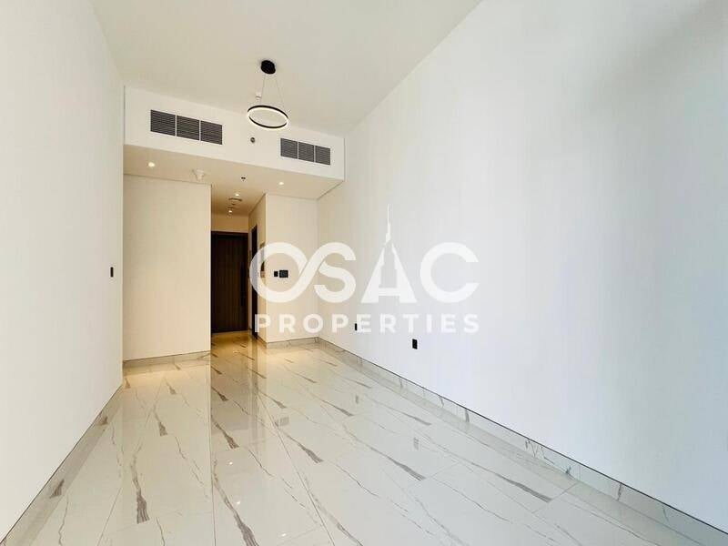 LARGE LAYOUT | LUXURY LIVING | PRIME LOCATION - 4
