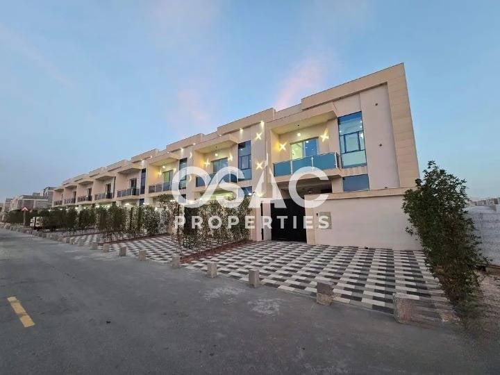 Freehold 5-Bedroom Townhouse | Community View